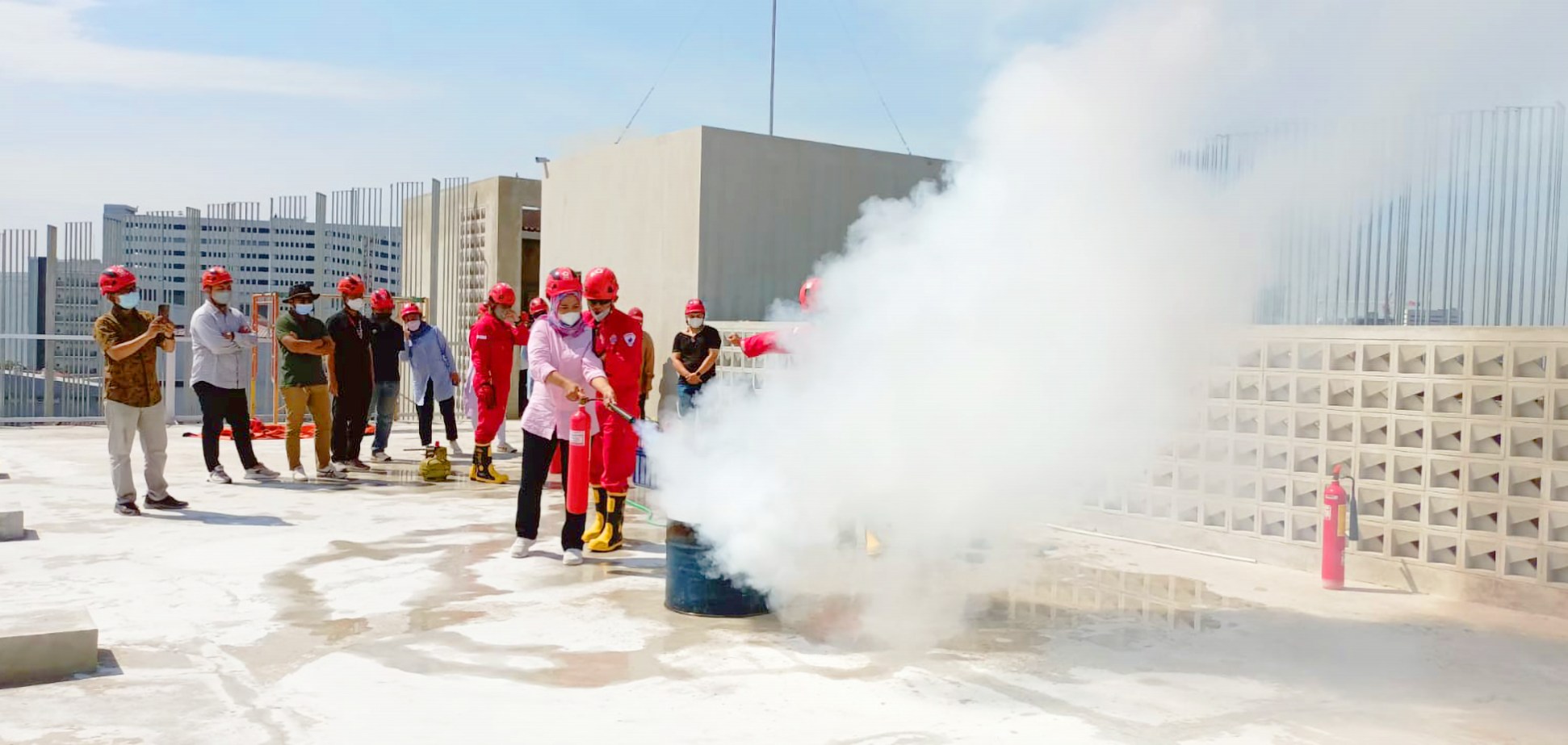 first aid fire training pelatihan kebakaran diklat PMI PMR KSR relawan jayapura korps Red Cross Indonesia website